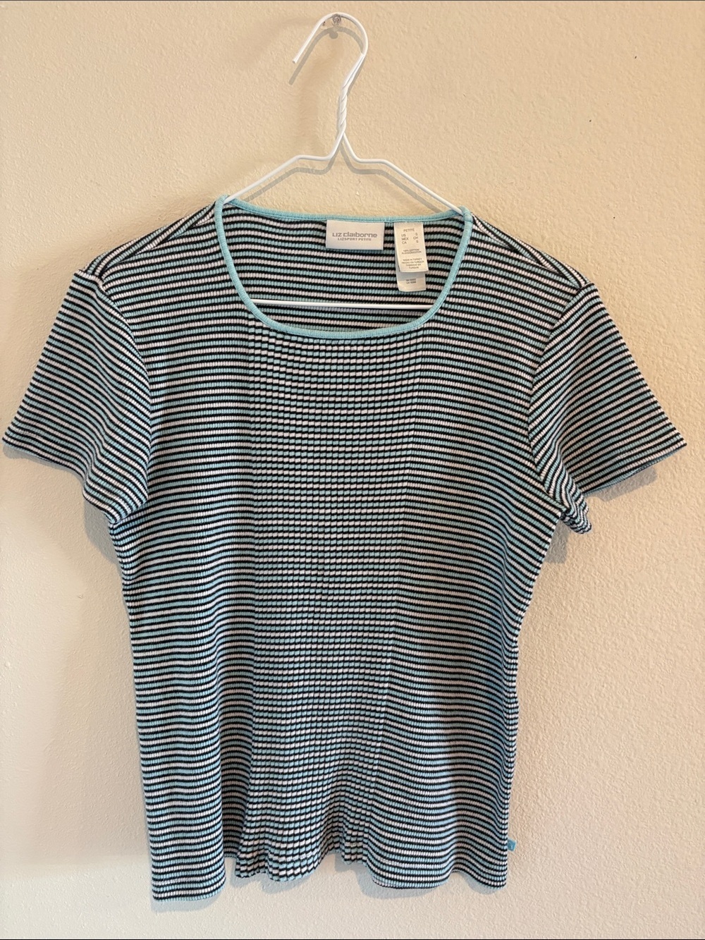 Vintage Liz Claiborne Short sleeve Tee shirt     100% Cotton